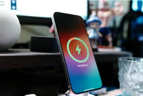 企石镇苹果15换屏服务分享用什么充电器给iPhone15充电更好 